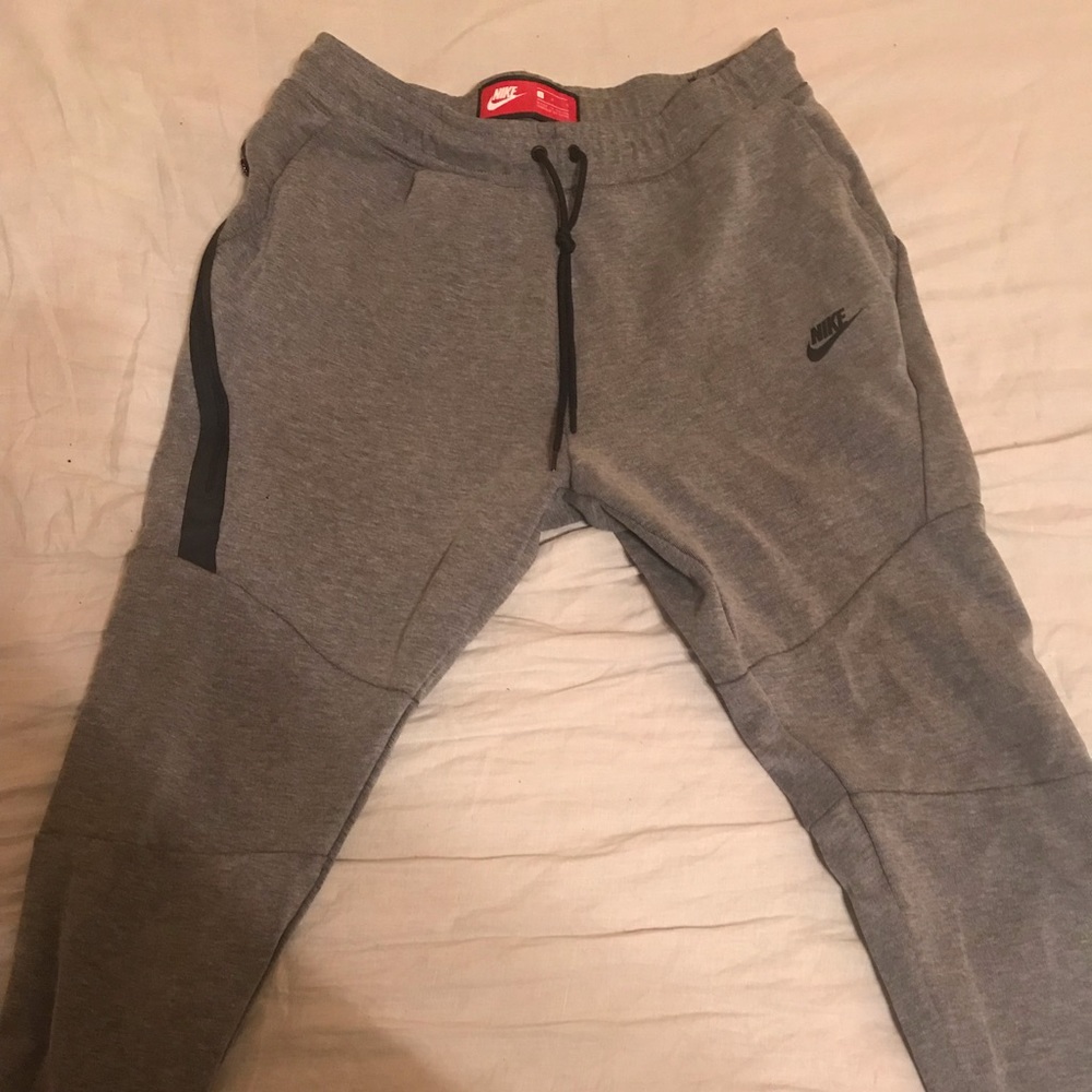 Nike Tech Fleece Large Gray Joggers